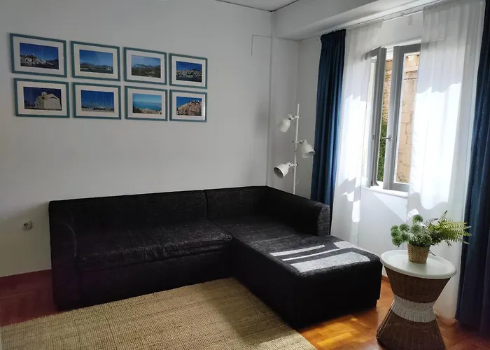 Old Town Next To Seafront Promenade Нафплион