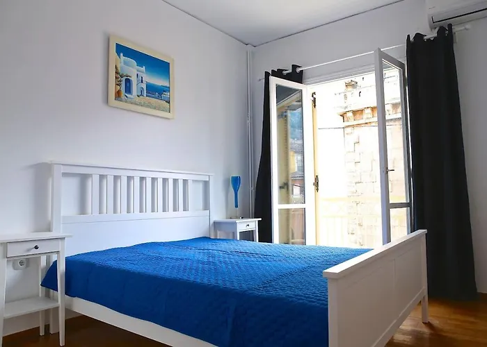 Old Town Next To Seafront Promenade Нафплион