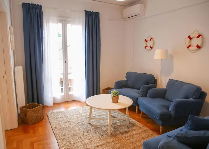 Old Town Next To Seafront Promenade Нафплион